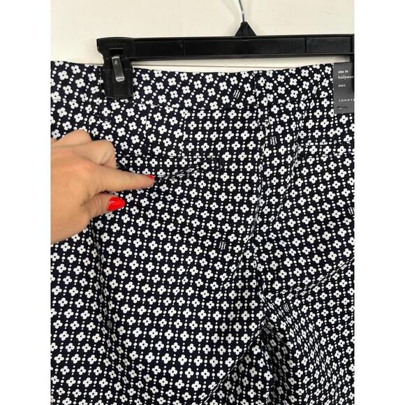 Tommy Hilfiger White Floral Pattern Hollywood Shorts Size 10 9" Inseam - Picture 8 of 14